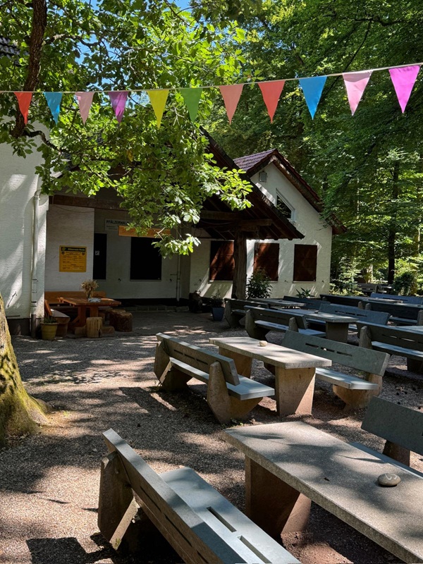 Außenansicht zur Totenkopfhütte