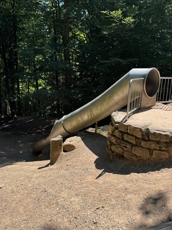 Kinderspielplatz Hellerhütte mit Rutsche