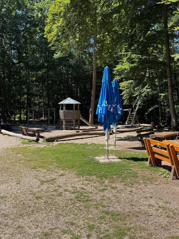 Genussvoll wandern für Anfänger in der Pfalz - hier: Die Totenkopfhütte