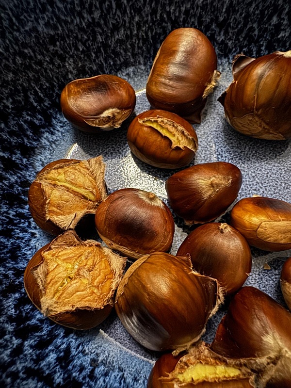Saumagen mit Leberknödeln und Weinschorle - hier: Esskastanien als Pfälzer Spezialität