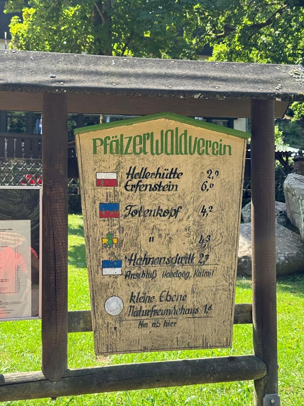 Pfälzerwald-Hütte vom Pfälzerwald-Verein