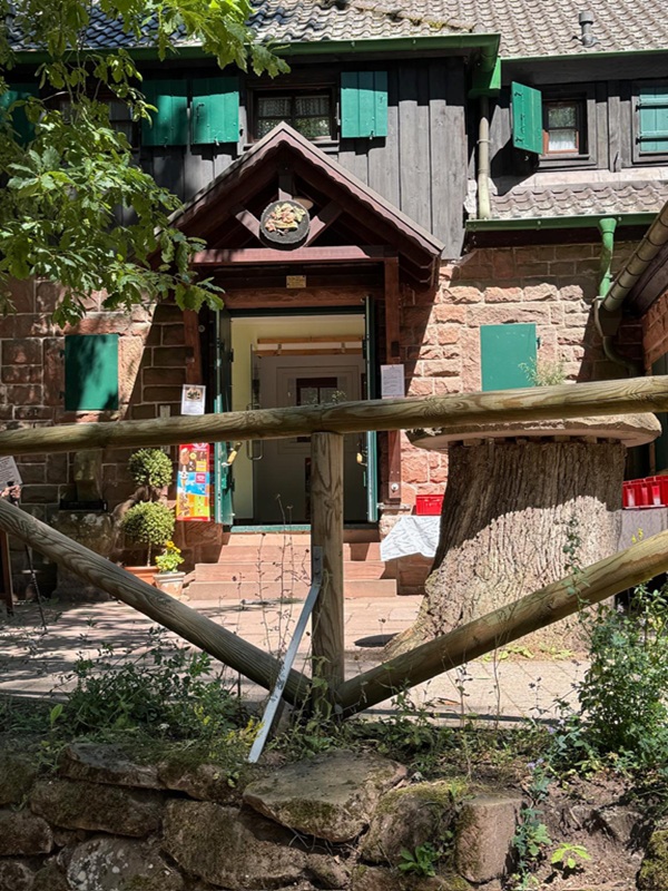 Pfälzerwald-Hütten - hier: Die Hellerhütte