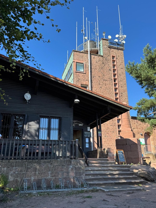 Pfälzerwald-Hütten - hier: Das Kalmithaus