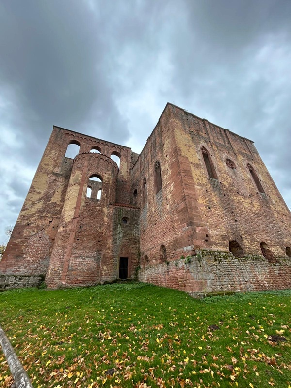 Pfälzerwald-Burgruinen - hier: Klosterruine Limburg