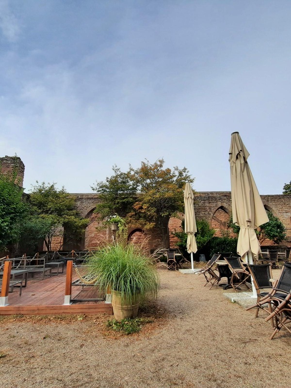 Pfälzerwald-Burgruinen - hier: Klosterruine Limburg