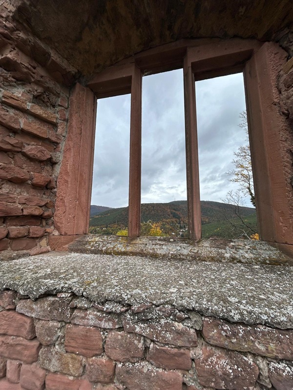 Pfälzerwald-Burgruinen - hier: Klosterruine Limburg