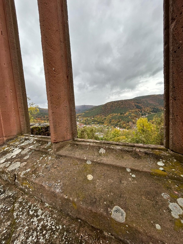 Pfälzerwald-Burgruinen - hier: Klosterruine Limburg