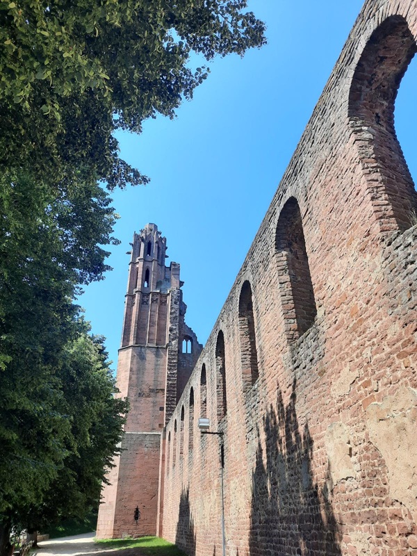 Pfälzerwald-Burgruinen - hier: Klosterruine Limburg