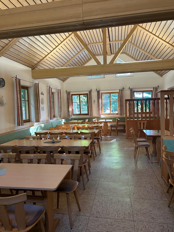 Pfälzerwald-Hütten - hier: Die Totenkopfhütte